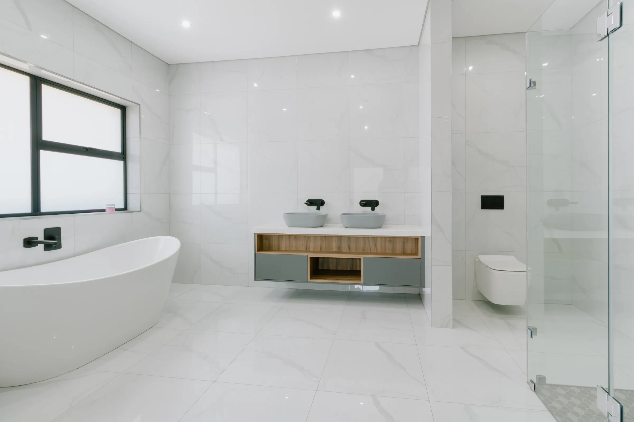 Editorial interior of Leloko Estate garden view, Hartbeespoort — daylight photography by TimeSake Media