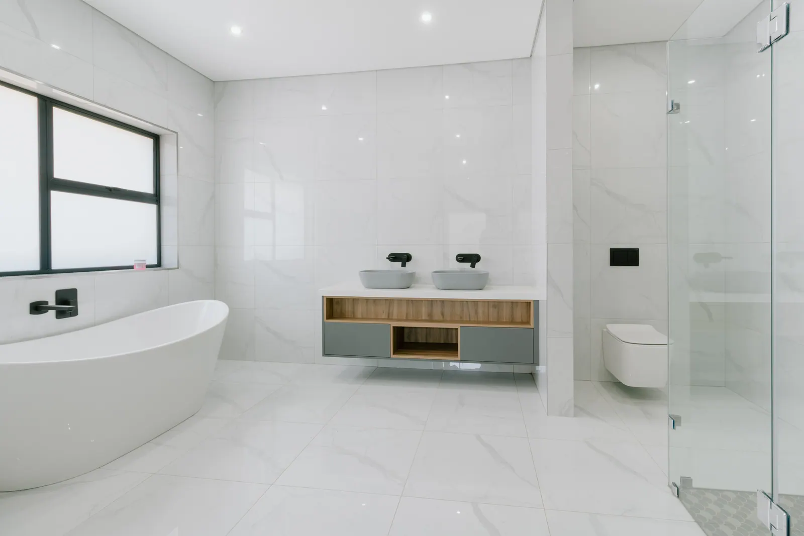 Editorial interior of Leloko Estate garden view, Hartbeespoort — daylight photography by TimeSake Media